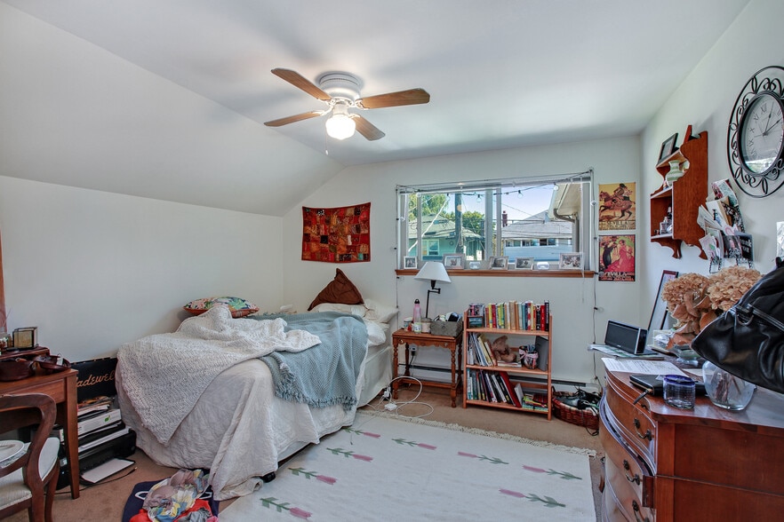 More Photos Of 5030 15th Ave NE, Seattle Apartments For Sale