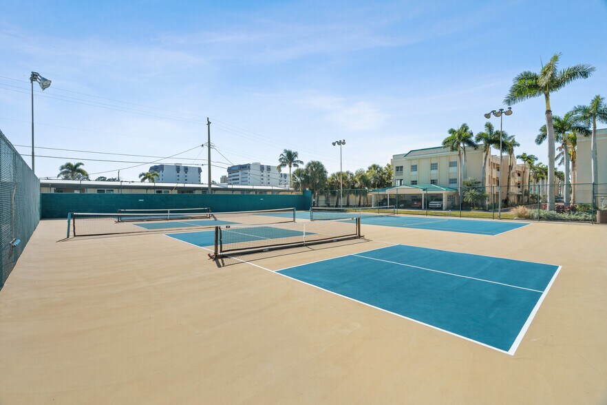 More Photos Of 5966 Midnight Pass Rd, Sarasota Hotel For Sale