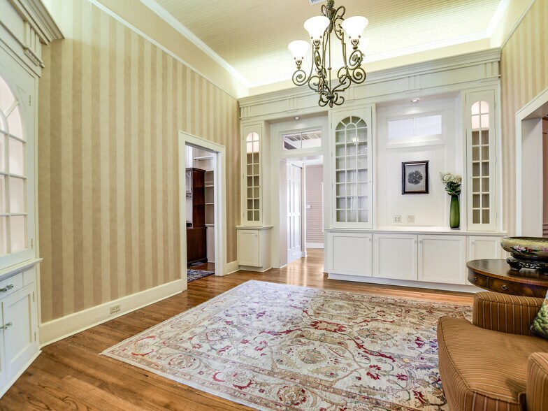 More Photos Of 1008 West Ave, Austin Unknown For Lease