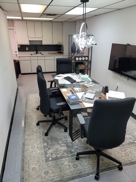More Photos Of 120 Commerce Cir, Fayetteville Office For Lease