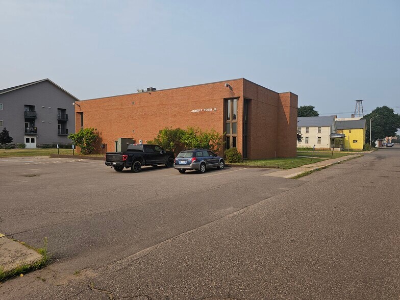 More Photos Of 97 S 4th St, Ishpeming Office For Lease