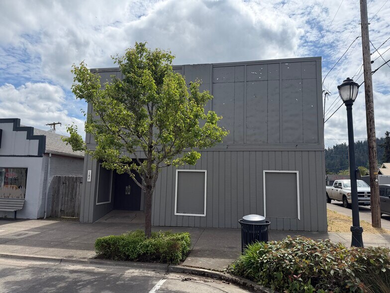 More Photos Of 187 W Oregon Ave, Creswell Flex For Sale