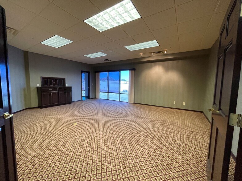 More Photos Of 931 S 9th St, Bismarck Loft Creative Space For Sale