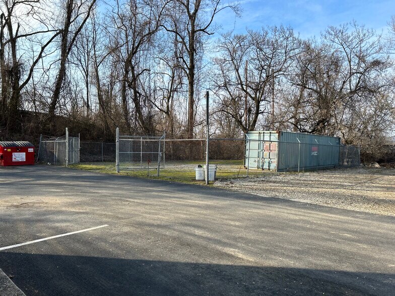 More Photos Of 37 N Industrial Blvd, Paoli Land For Lease