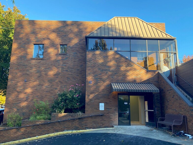 Primary Photo Of 4702-4706 NE Glisan St, Portland Medical For Lease