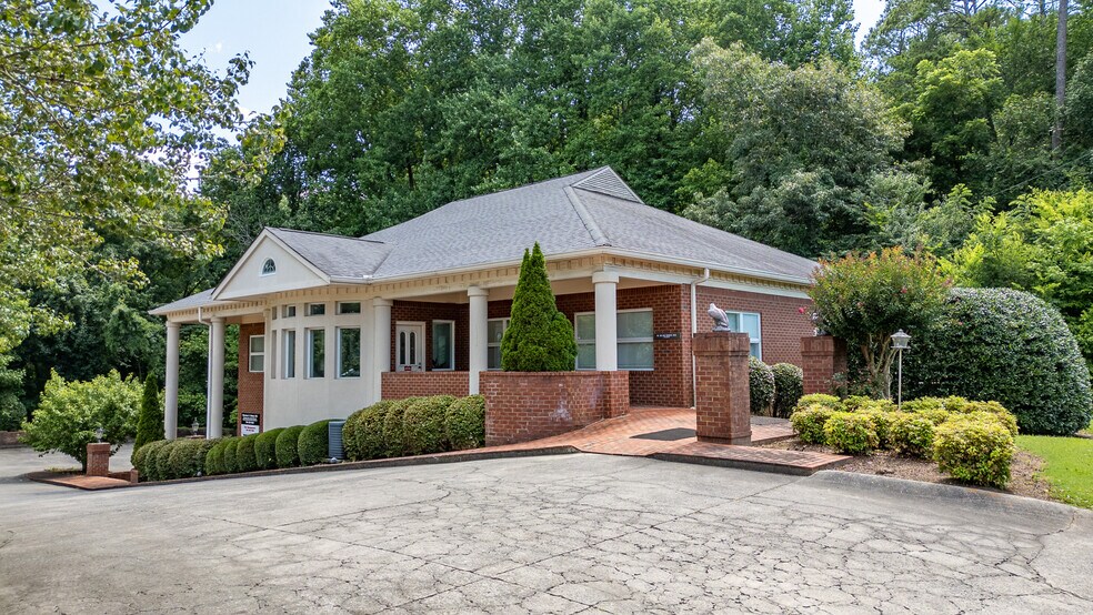 Primary Photo Of 1421 Ross Dr, Dalton Office For Sale