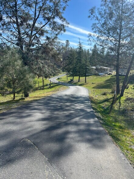 Primary Photo Of 5607 Mount Murphy Rd, Garden Valley Specialty For Lease