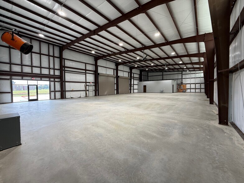 More Photos Of 16217 North Fwy, Houston Unknown For Lease