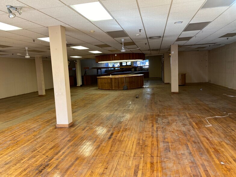 More Photos Of 17-21 Glen St, Glen Cove Storefront Retail Office For Lease