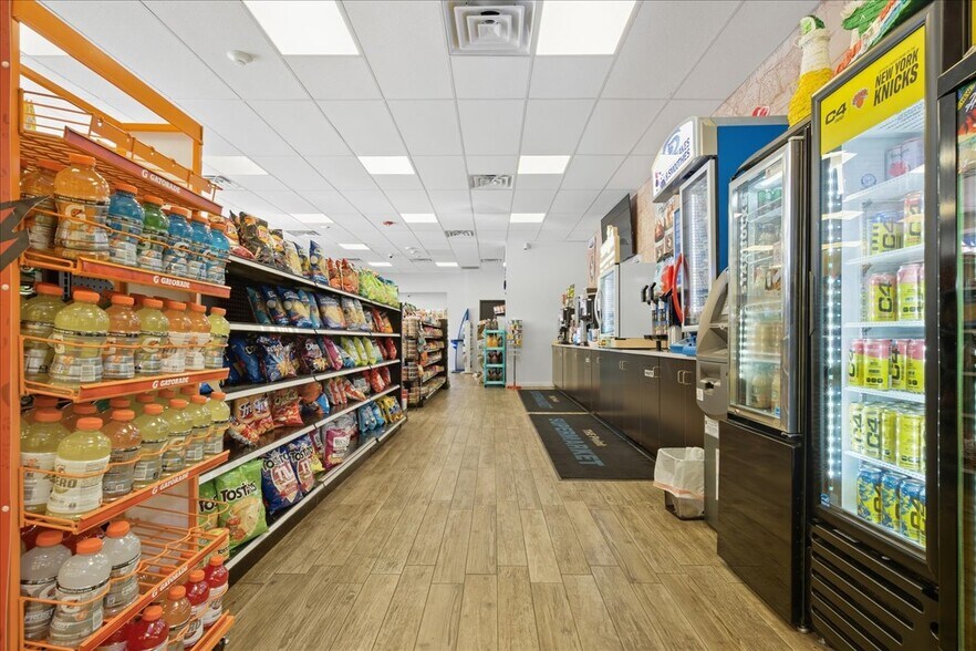 More Photos Of 12 Lido Blvd, Point Lookout Service Station For Sale