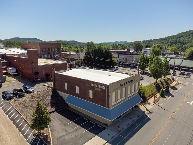 More Photos Of 34 N Logan St, Marion General Retail For Lease