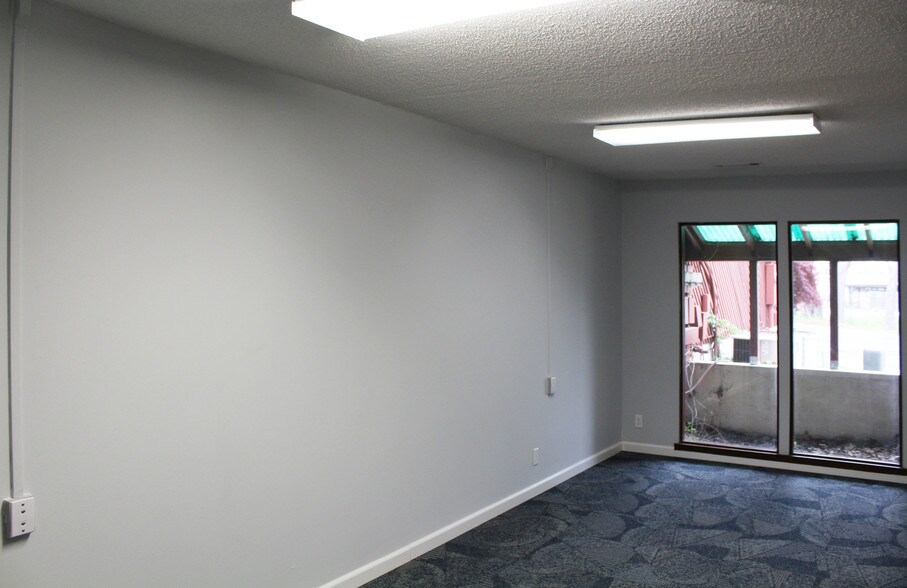 More Photos Of 1102-1108 Poplar Pl, Rogers Medical For Lease