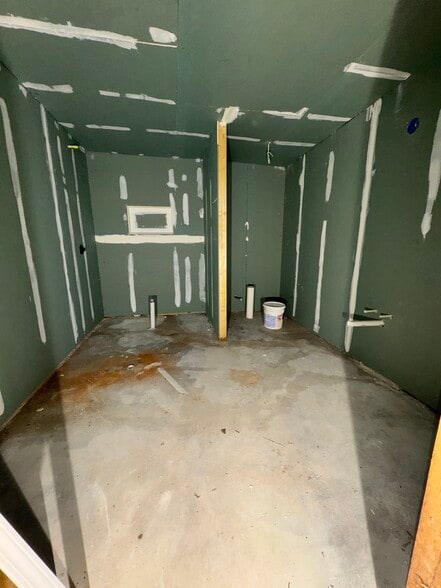 More Photos Of 10535 Highway 53 W, Talking Rock Service For Sale