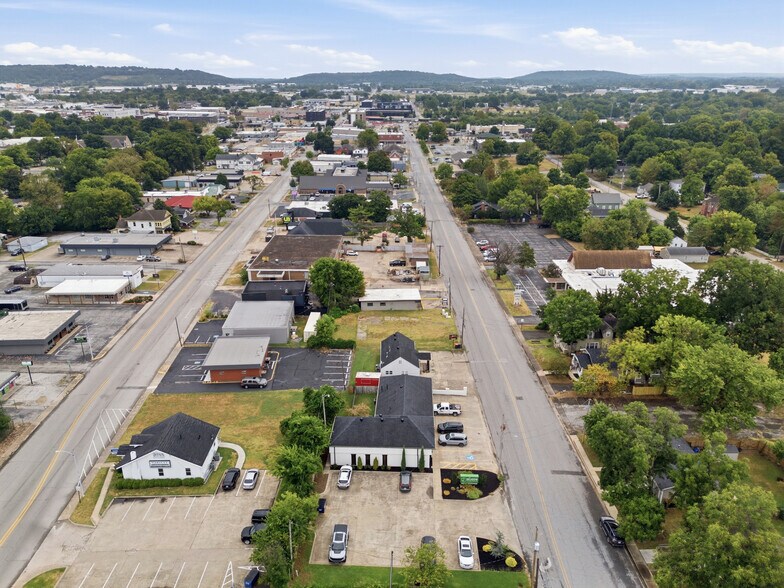 More Photos Of 704 W Meadow Ave, Springdale Office For Lease