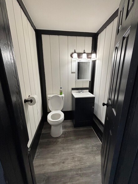 More Photos Of 11021-11025 Jefferson Ave, Newport News Auto Dealership For Sale