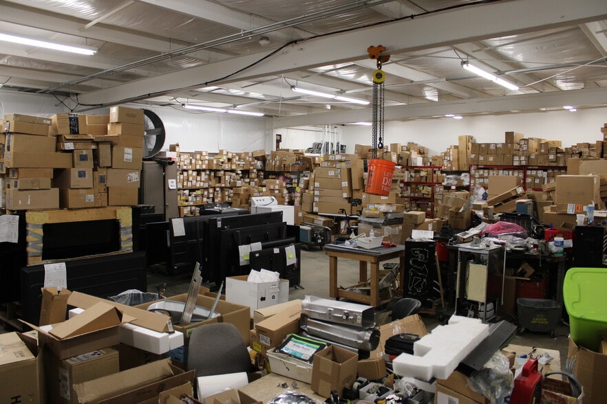 More Photos Of 2810 Covert Ave, Evansville Showroom For Lease