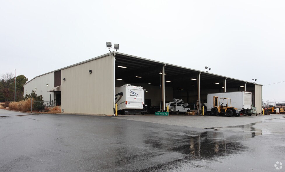 More Photos Of 1551 Forest Pky, Morrow Warehouse For Lease