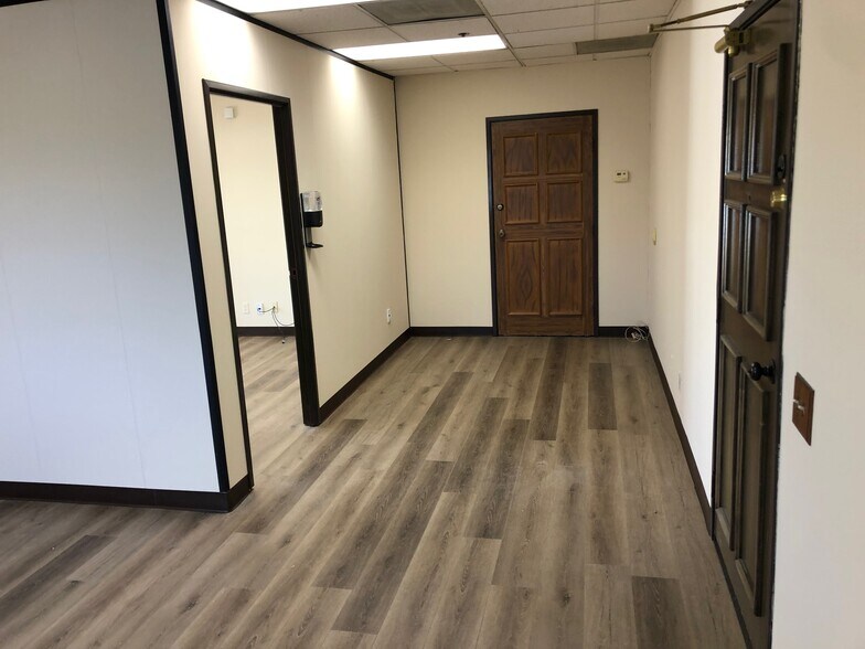 More Photos Of 250 E Easy St, Simi Valley Office For Lease