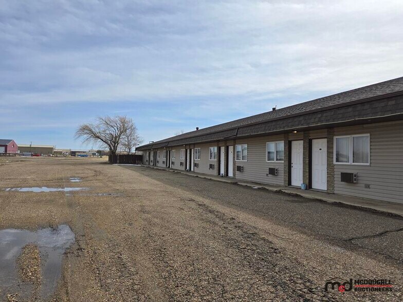 More Photos Of 775 W 5th Ave, Shaunavon Hotel For Sale