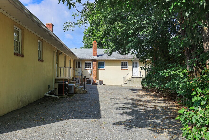 More Photos Of 676 Amboy Ave, Woodbridge Medical For Lease