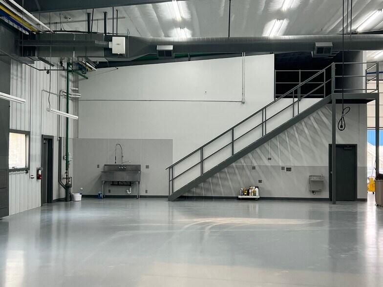 More Photos Of 4321 W 29th Cir S, Wichita Warehouse For Lease