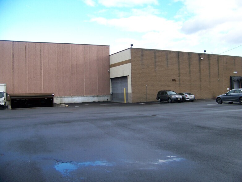 More Photos Of 922 Riverview Dr, Totowa Warehouse For Sale