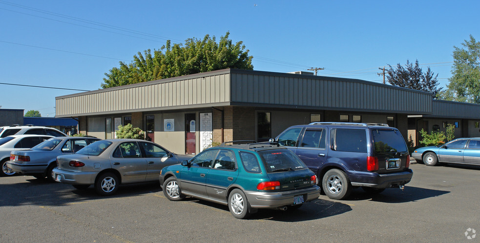 Primary Photo Of 408 Lancaster Dr NE, Salem Medical For Sale