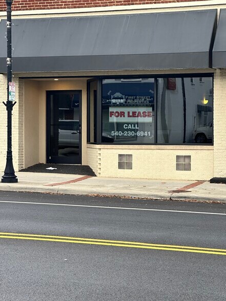 More Photos Of 221 W Main St, Radford Office For Lease