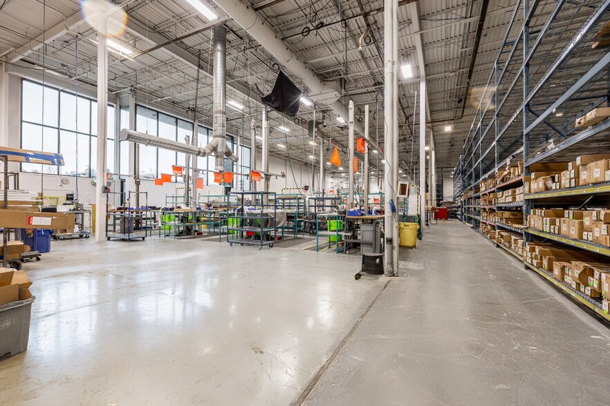 More Photos Of 3100 Boul de l'Assomption, Montréal Manufacturing For Lease