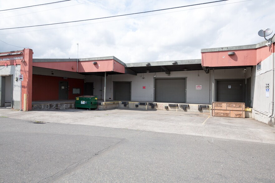 More Photos Of 2200 N Interstate Ave, Portland Warehouse For Lease