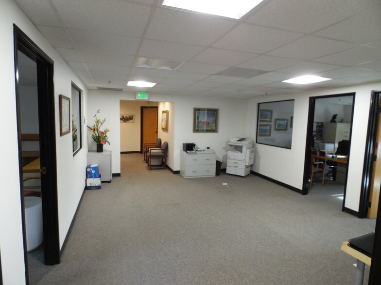 More Photos Of 2558 Roosevelt St, Carlsbad Office For Lease