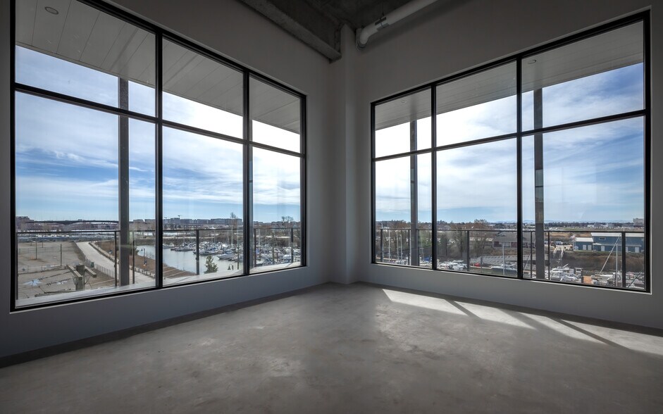 More Photos Of 1568 W 75th Ave, Vancouver Light Distribution For Sale