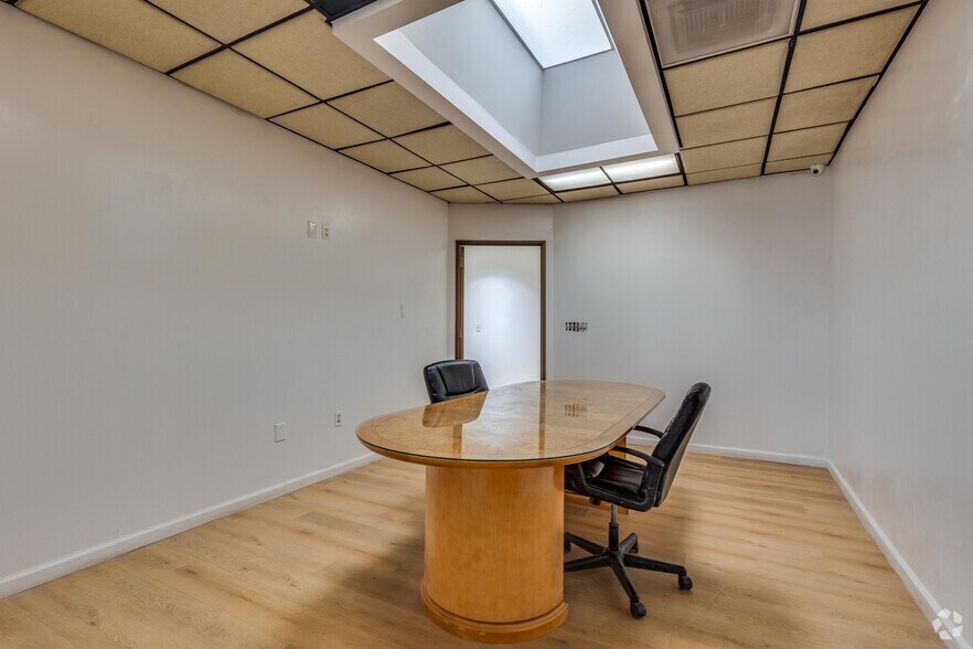 More Photos Of 3555 Pecos-McLeod Interconnect, Las Vegas Office For Sale