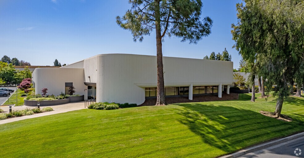 More Photos Of 1561 Buckeye Dr, Milpitas Light Manufacturing For Lease