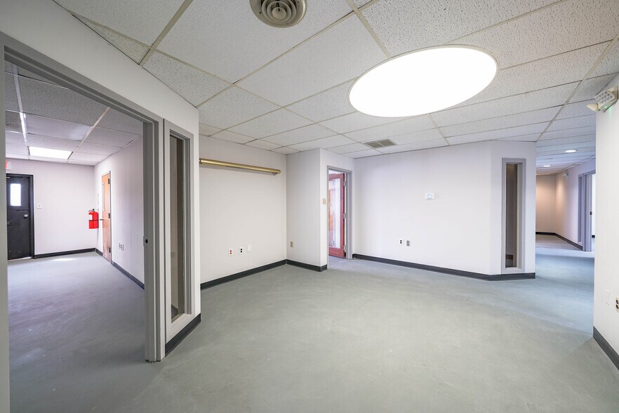 More Photos Of 8023 Malcolm Rd, Clinton Medical For Lease