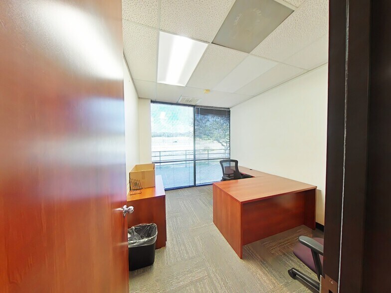 More Photos Of 10401 W IH-10, San Antonio Coworking Space