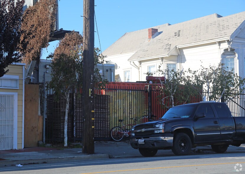 More Photos Of 2429 Market St, Oakland Warehouse For Sale