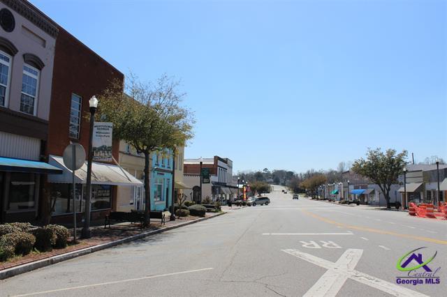 More Photos Of 108 S Dooly St, Montezuma Storefront For Sale