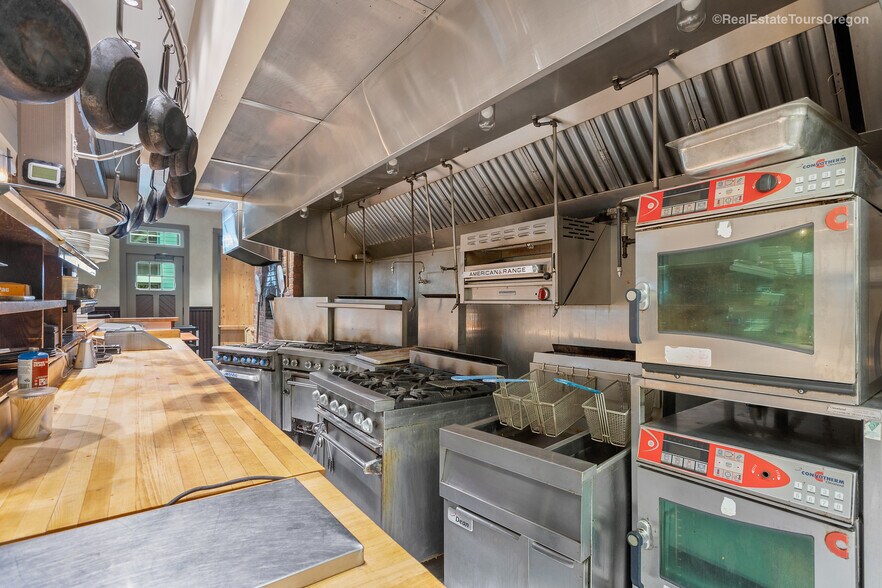 More Photos Of 1331 SW Broadway St, Portland Restaurant For Sale