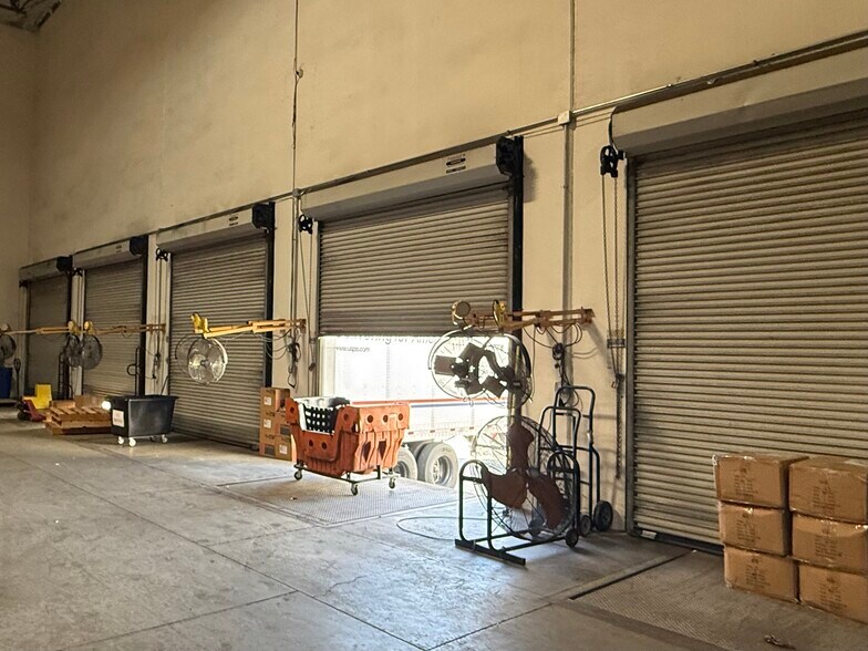 More Photos Of 6600 Bandini Blvd, Commerce Distribution For Lease