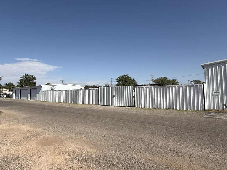 More Photos Of 507 Stoddard St, Odessa Warehouse For Lease