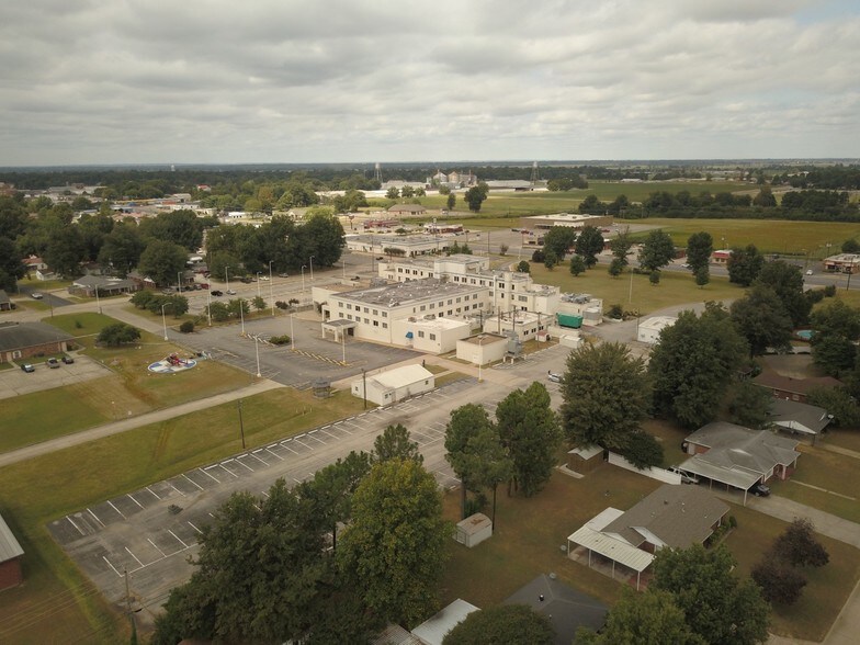 More Photos Of 1301 1st St, Kennett Hospital For Lease