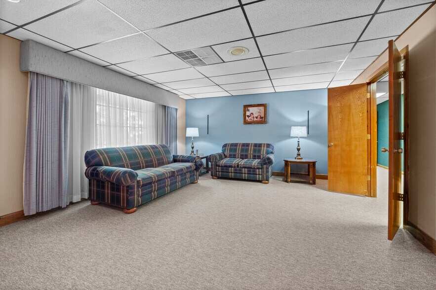 More Photos Of 1400 Locust st, Stilwell Office Residential For Sale