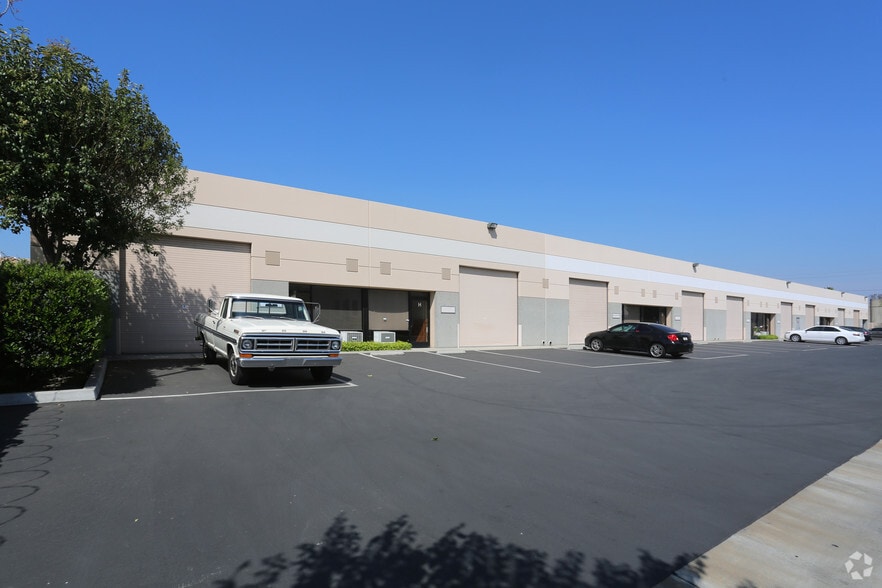 More Photos Of 202 E Alton Ave, Santa Ana Warehouse For Lease