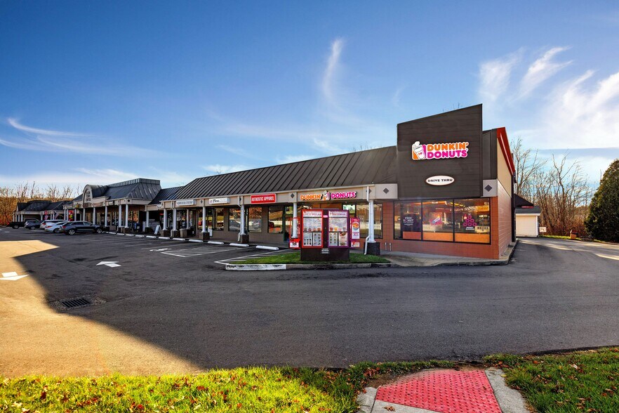 More Photos Of 1 New London Rd, Salem Unknown For Lease