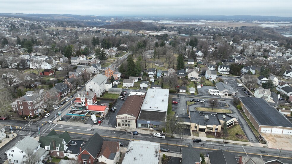 More Photos Of 25 S Broad St, Nazareth Medical For Lease