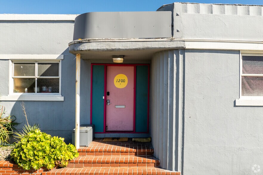 More Photos Of 1200 24th St, Oakland Warehouse For Sale