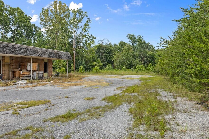 More Photos Of 420 Third Street, Shenandoah Flex For Sale