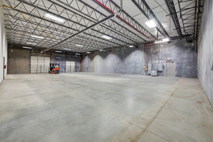 More Photos Of 3217 Cooke Way, Oklahoma City Light Distribution For Lease