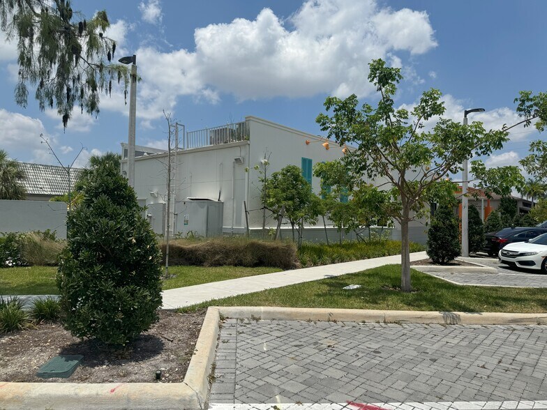 More Photos Of 7050 W Commercial Blvd, Lauderhill General Retail For Sale